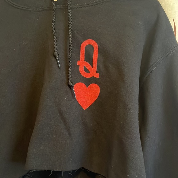 “Queen Of Hearts” Crop Sweater - Picture 2 of 6